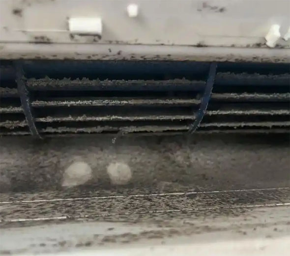 云岩空调吹的风有股烧焦味是怎么回事